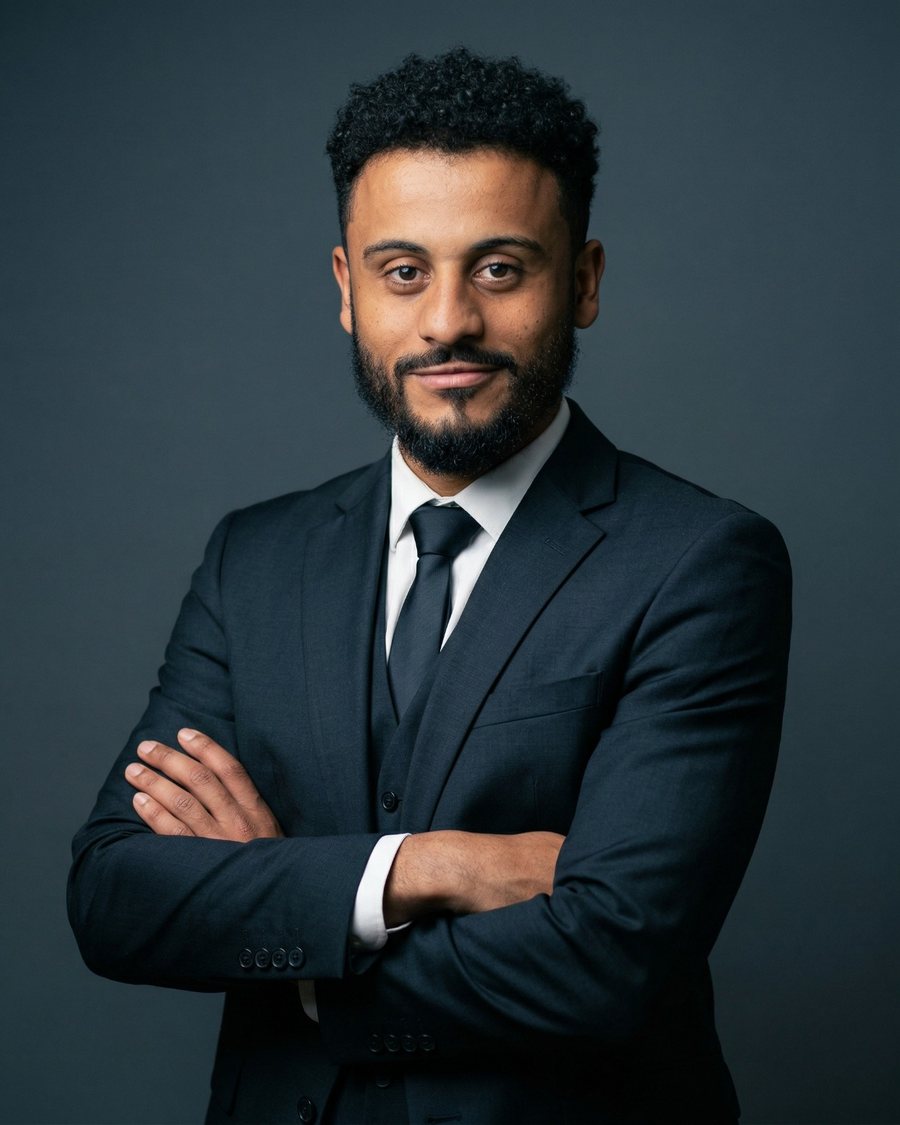 Retrato de Lucas Rogério Raymundo Roque, advogado sócio do Kojima Roque Advogados